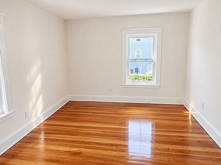 17-19 Lowe St #1 — Photo 2