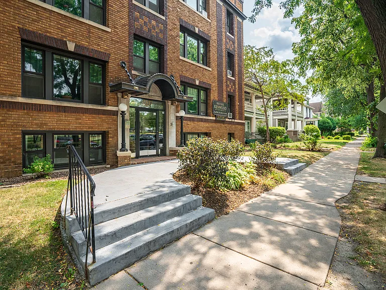 2517 Bryant Ave S #202 — Photo 14