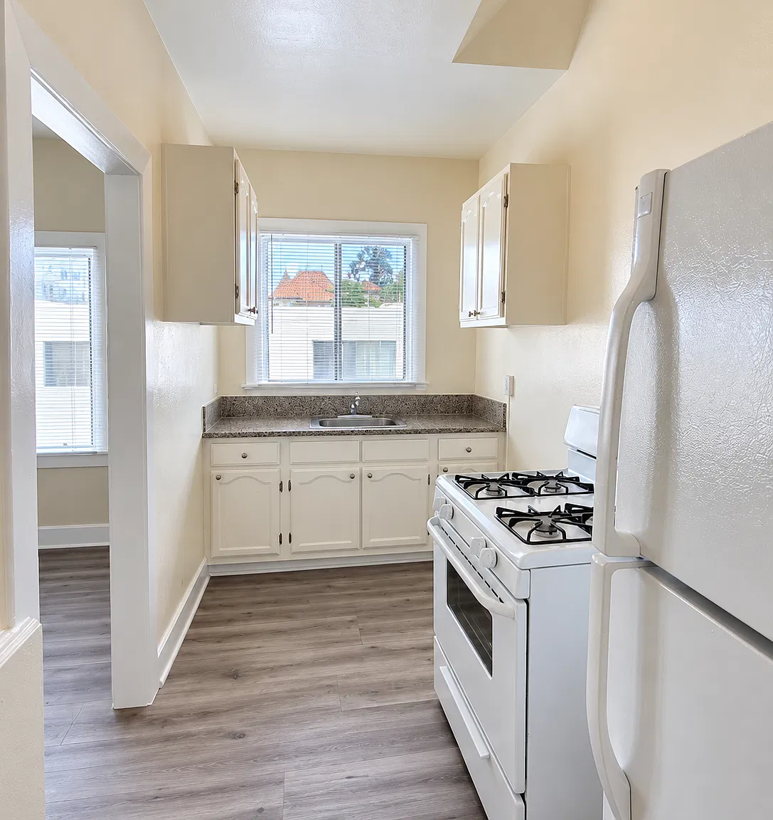Studio, 400 sqft, $1,250 — Photo 3
