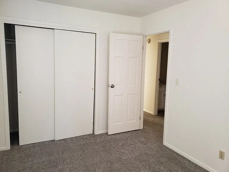 2212 Glenwood Cir — Photo 16