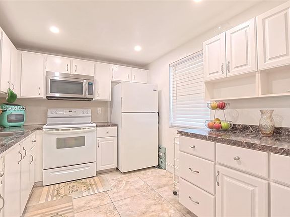 2nd image of 311 SE 3rd St APT 209