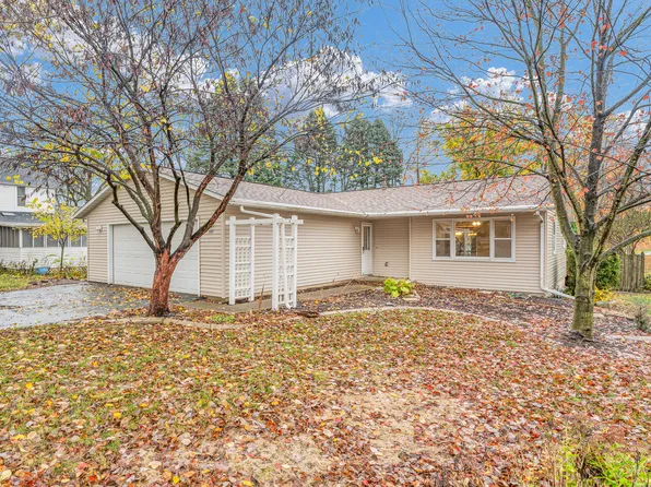 507 E State St, Mahomet, IL 61853