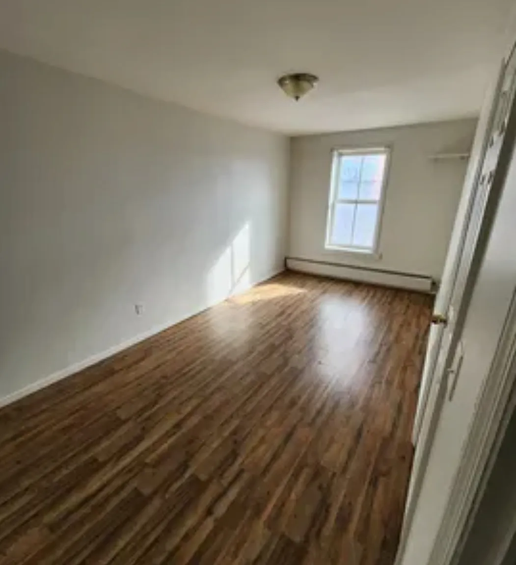 2 bed, 1000 sqft, $1,350 — Photo 4