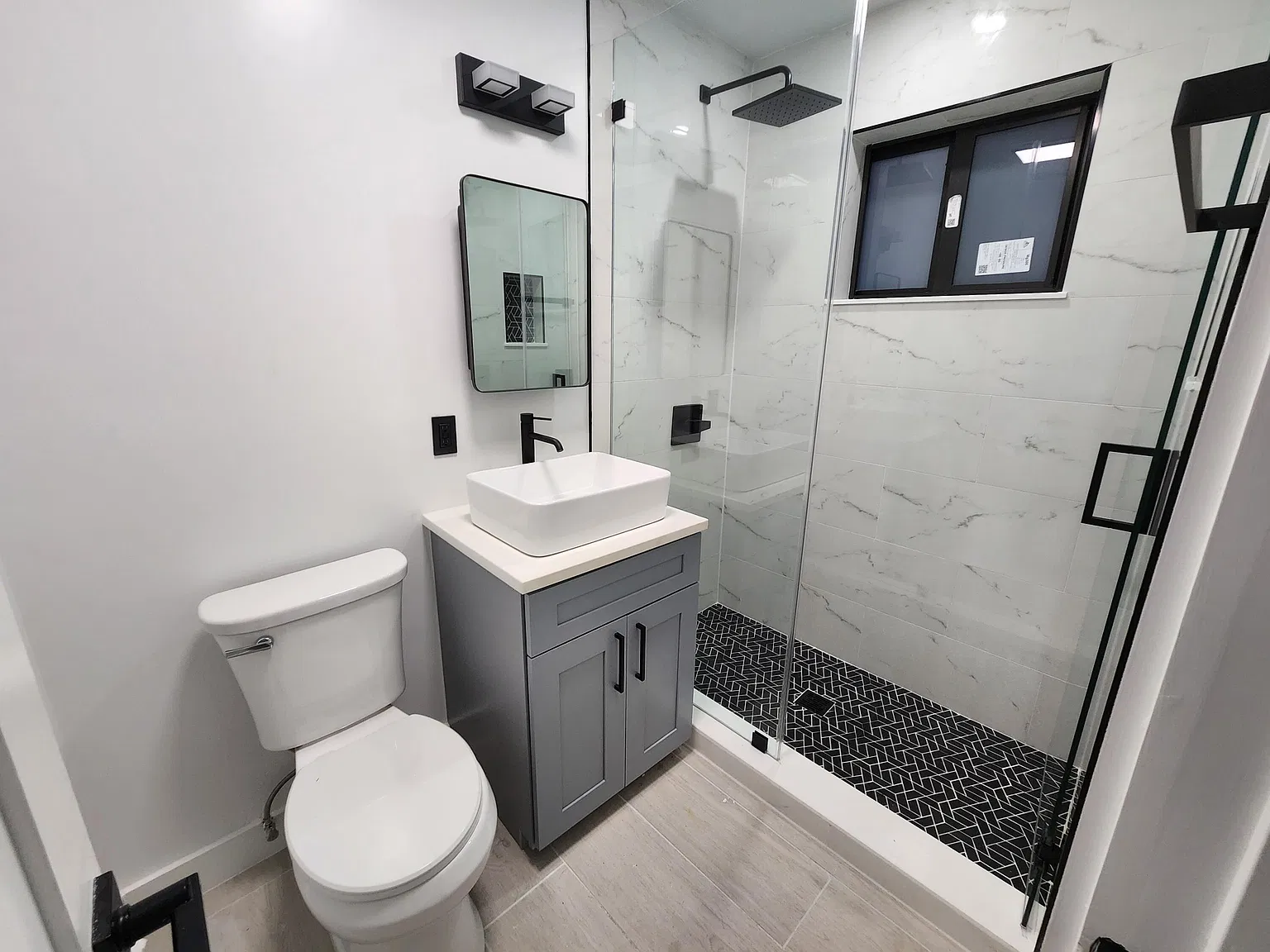 3 bed, 2.0 bath, 1000 sqft, $3,800 — Photo 3