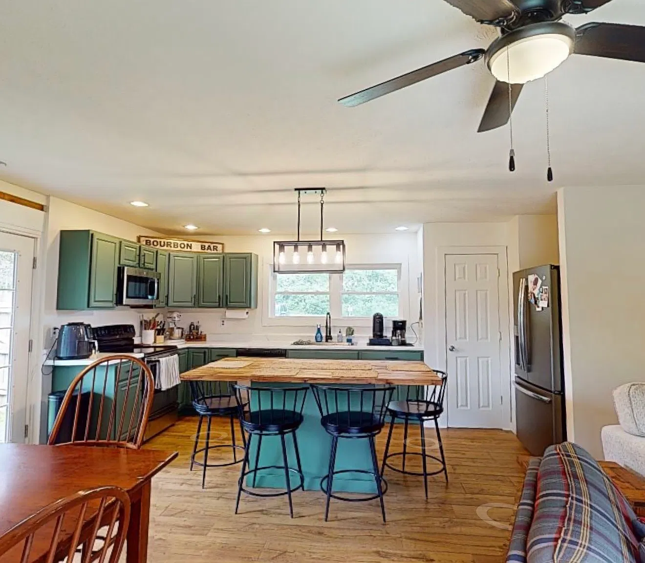 2 bed, 1081 sqft, $2,095 — Photo 2