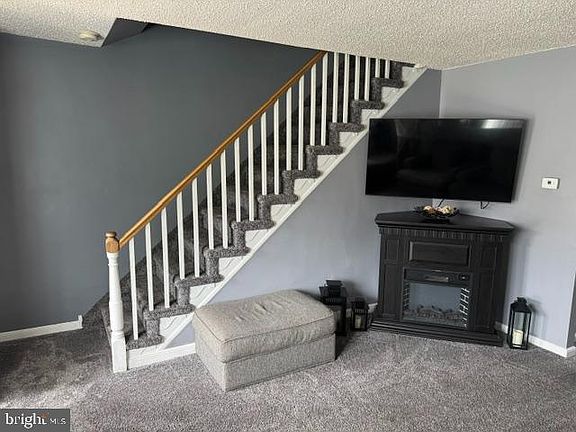 2nd image of 5851 Newtown Ave