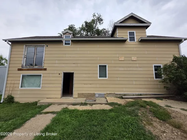 301 N Main St, Hettinger, ND 58639
