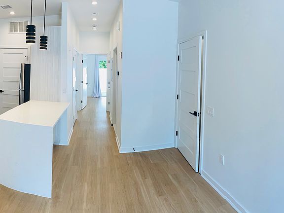 Model Apt, Living Area