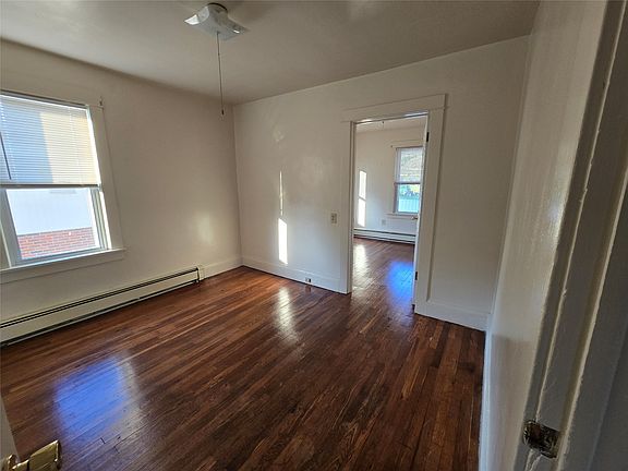 5th image of 61 Zoa Ave