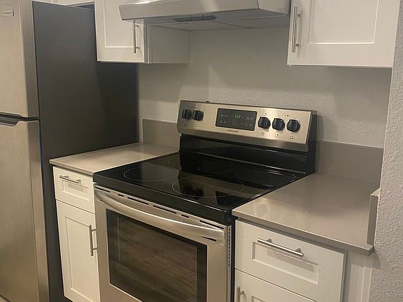 2nd image of 205 SW Clark St #10953300