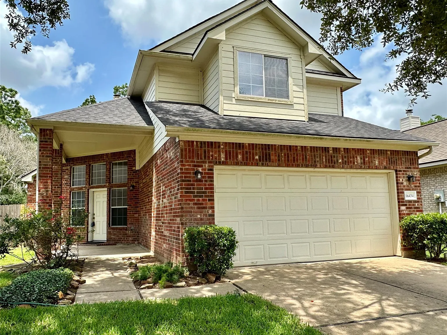 3 bed, 2.5 bath, 1864 sqft, $1,950 — Photo 1