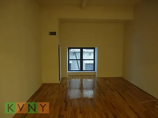 Rented by KVNY Soho | media 15