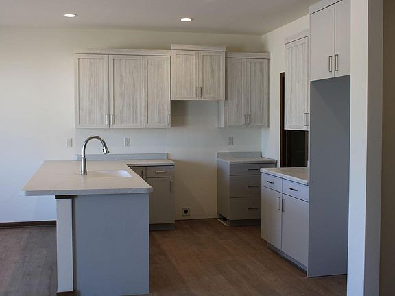 3rd image of 1352 Kettle DRIVE Unit 2