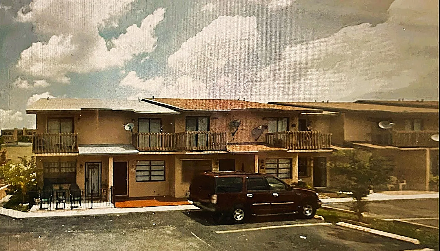 2 bed, 1.5 bath, 825 sqft, $2,300 — Photo 1