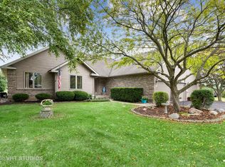 2217 Falcon Ln, Spring Grove, IL 60081