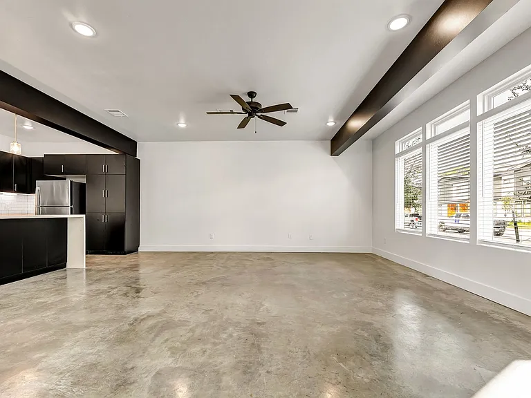 211 Lynn Dr — Photo 16
