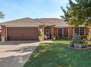113 Adams Dr, Crowley, TX 76036