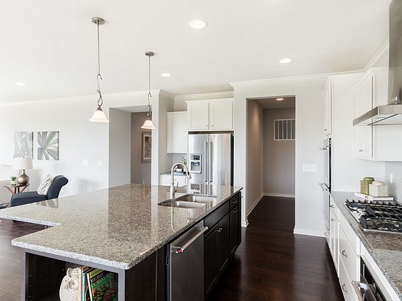 4th image of 31 Somerset Cir