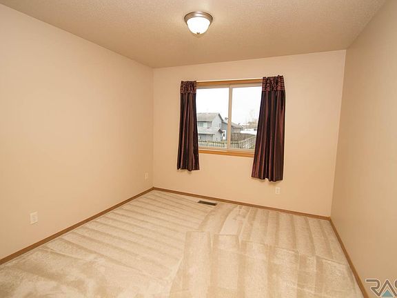 5th image of 7605 W 67th St
