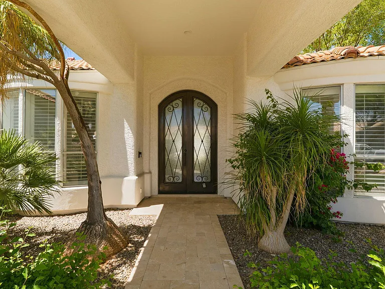 8638 E Dahlia Dr — Photo 4