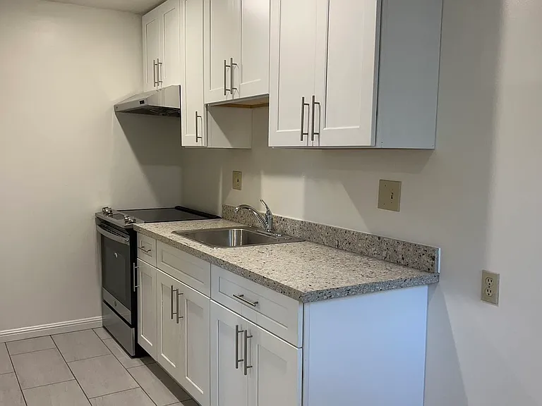 1922 Virginia St #8 — Photo 4