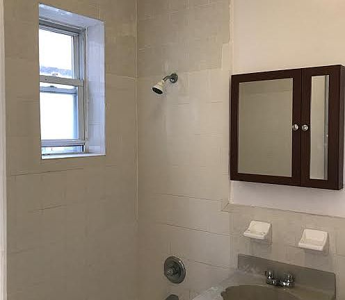 5th image of 670 Lincoln Ave