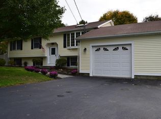 22 Blackbird Ln, Taunton, MA 02780