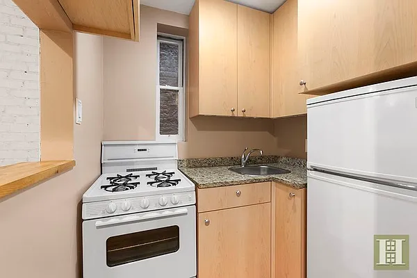 Rented by Halstead Real Estate | media 10