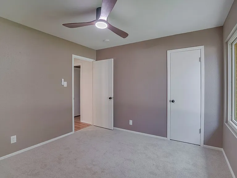 606 Splitrock St — Photo 14