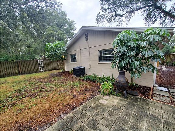 3rd image of 319 W Palm Dr
