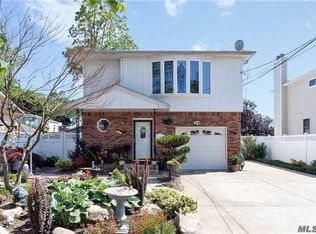 1742 Desalle Pl, Merrick, NY 11566