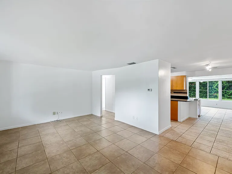 1812 Lady Mary Dr — Photo 3