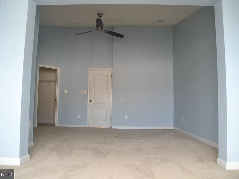 21958 Windy Oaks Sq — Photo 14