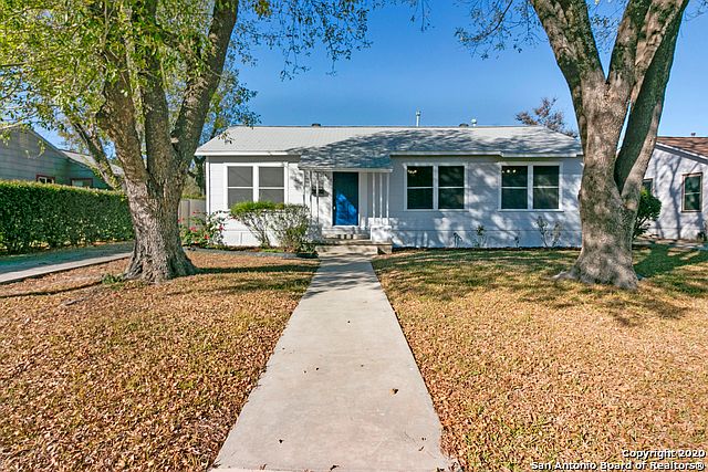 1st image of 423 Thorain Blvd