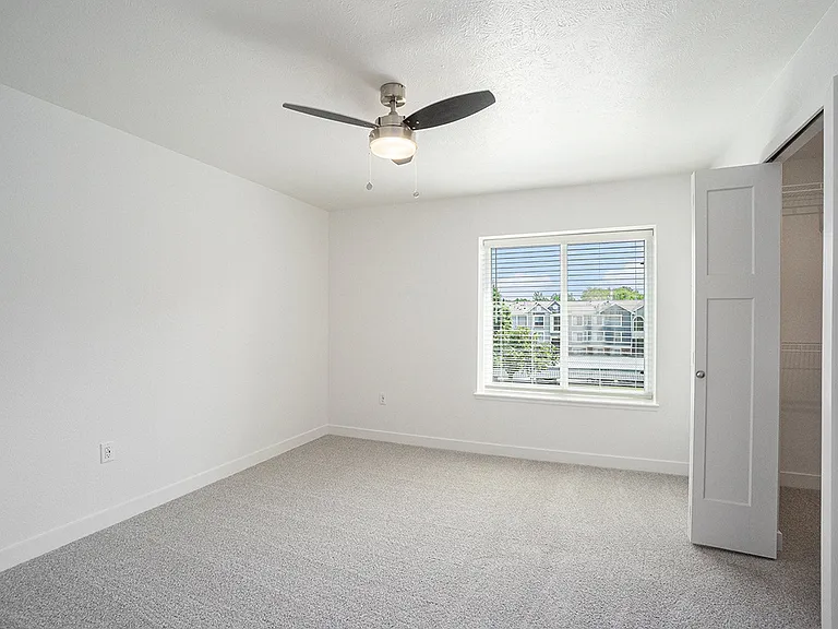 Byron Lakes Apartments — Photo 39
