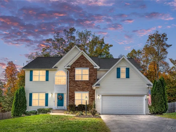 18 Towering Oaks Dr, Fredericksburg, VA 22405