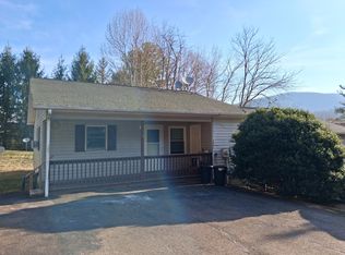 607 Mountain Ave APT 4, West Jefferson, NC 28694