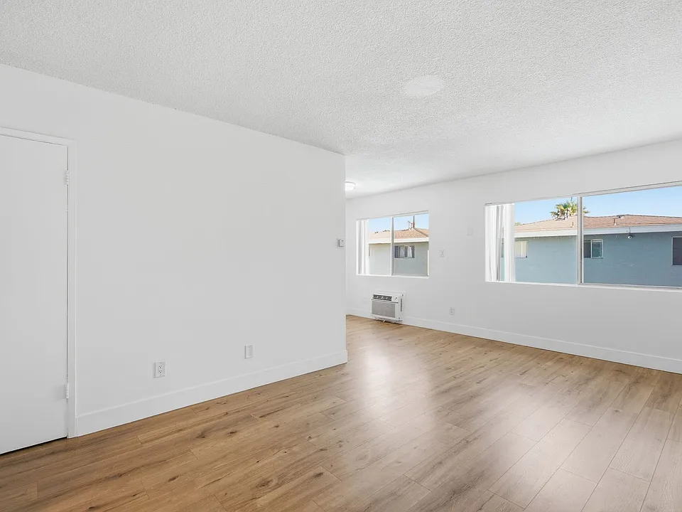 7100 Fulton Ave