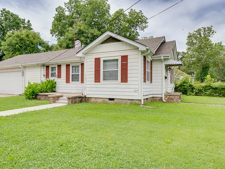 1500 W Short 17th St — Photo 34