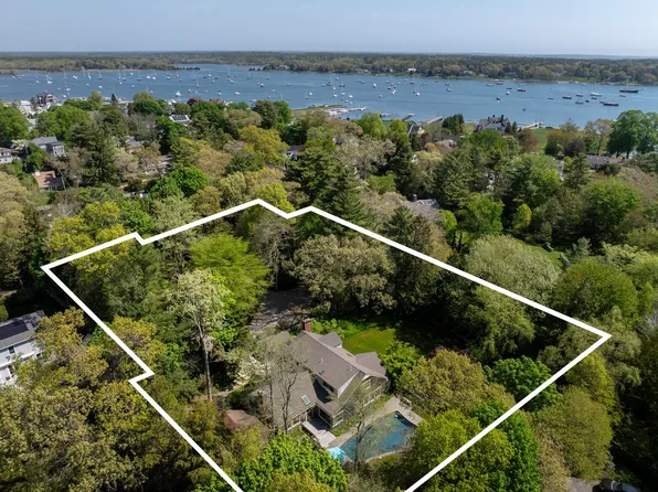 16 Vine St, Marion, MA 02738