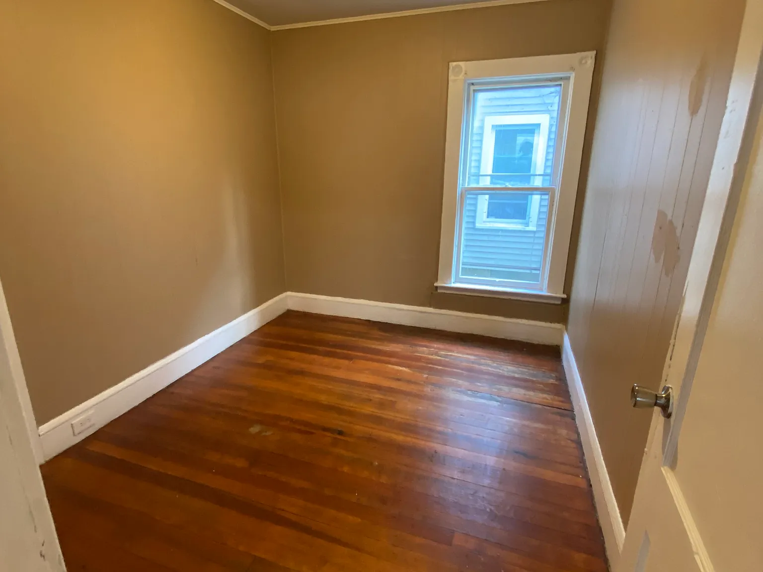 3 bed, 1300 sqft, $1,400 — Photo 2