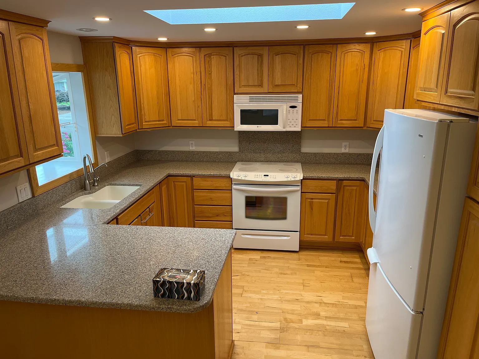 652 Stinson St — Photo 3