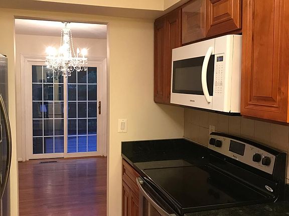 3rd image of 19303 Hottinger Cir
