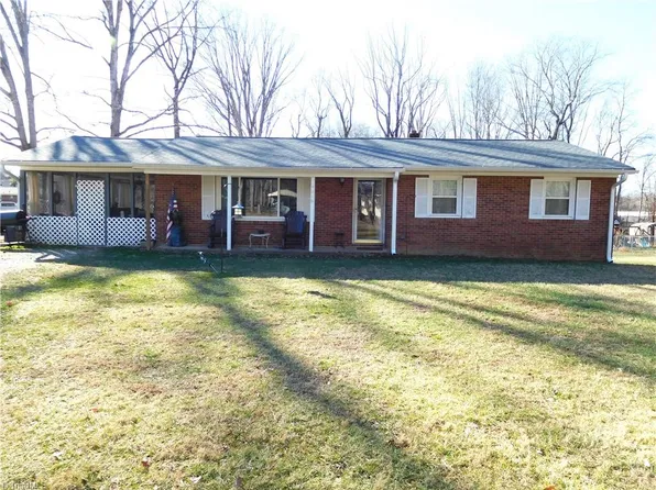 4216 Compton Dr, Winston Salem, NC 27107