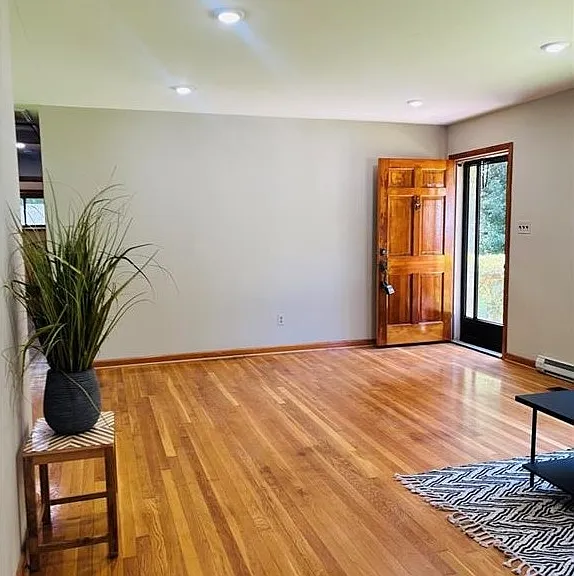 4931 Lair Dr — Photo 3