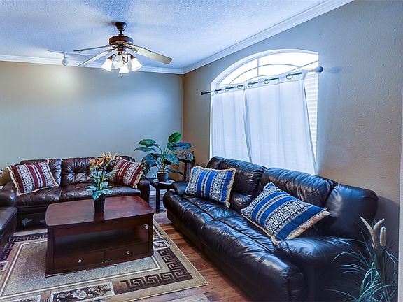 3rd image of 217 Navarro Dr