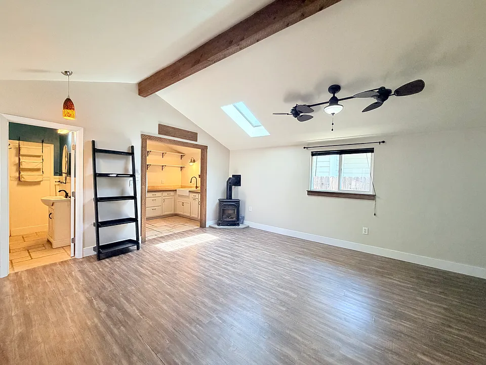 208 Circuit Dr #1