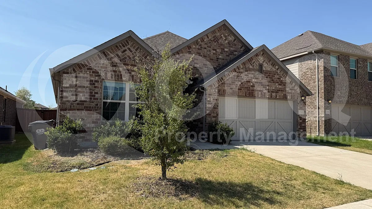 4 bed, 2.0 bath, 1885 sqft, $2,500 — Photo 2