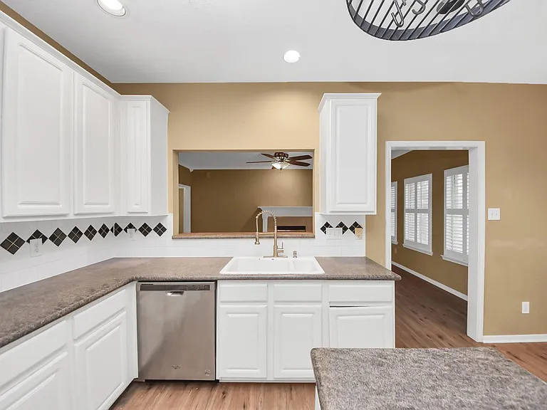 23003 Governorshire Dr — Photo 24
