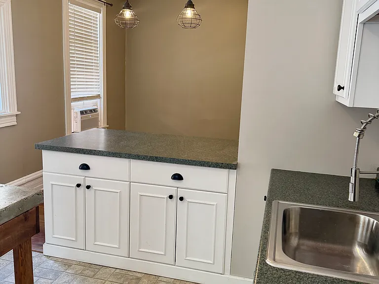356 E Chestnut St — Photo 3